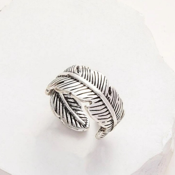Antique Silver Feather Cuff Ring ✨️ - Picture 9 of 9